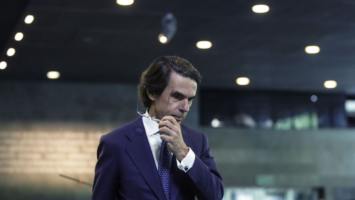 Aznar pide a Rajoy aplicar la ley en Cataluña y liderar una alternativa al independentismo