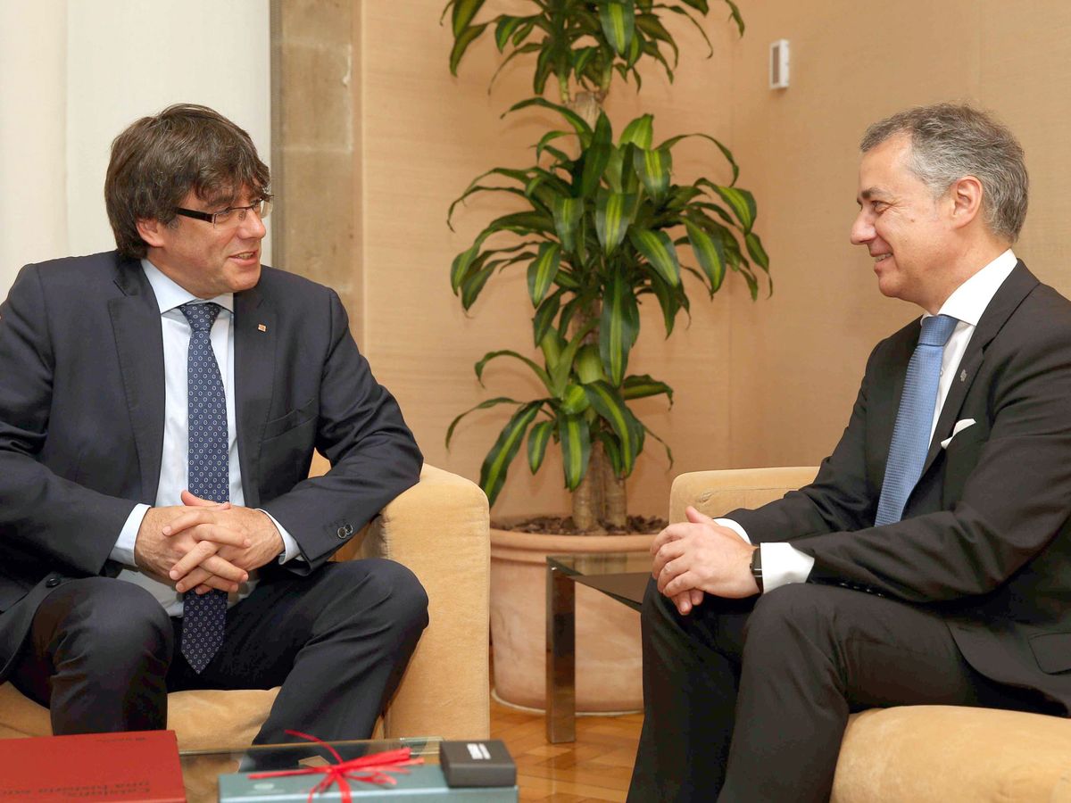 Foto: Carles Puigdemont e Íñigo Urkullu, en una imagen de archivo. (EFE/Toni Albir) 