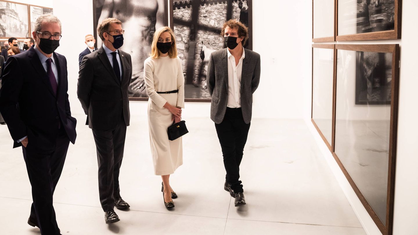 Pablo Isla, Alberto Núñez Feijóo, Marta Ortega y Benjamin Lindbergh, en la visita inaugural a la exposición. (Foto: © Óscar Corral)