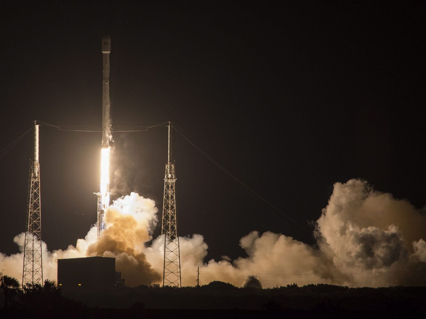Space X lanza un satélite de comunicaciones desde Cabo Cañaveral en Florida (EEUU) en mayo de 2016. (EFE)