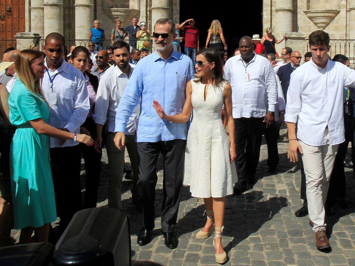 Don Felipe y doña Letizia con gafas de sol. (Reuters)