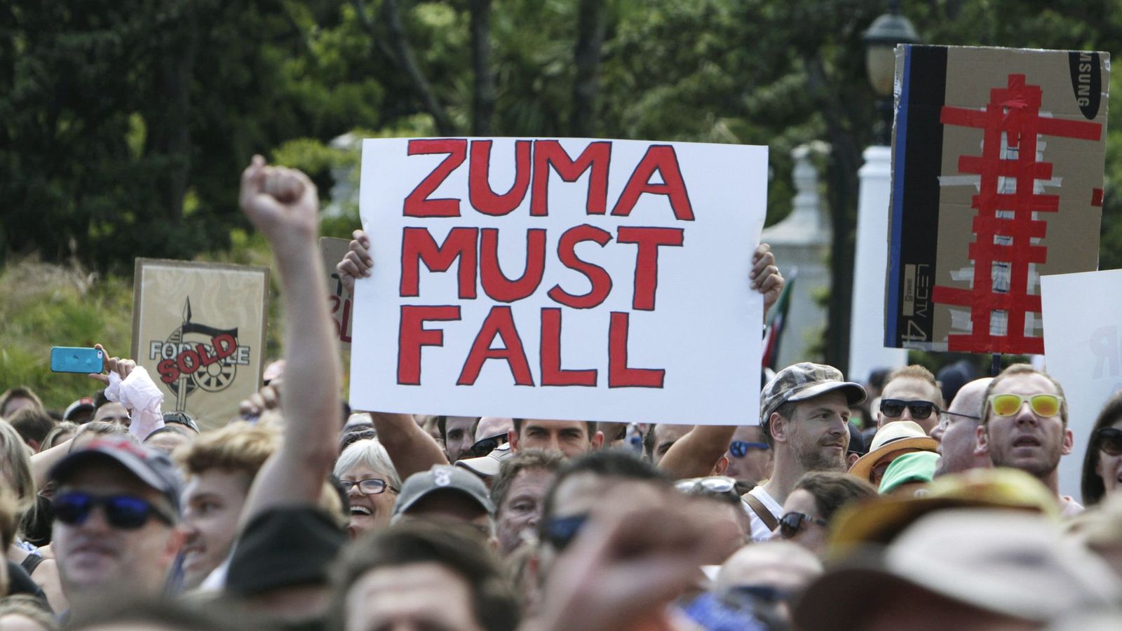 Foto: Manifestantes piden la salida del presidente de Sudáfrica, Jacob Zuma. (Reuters)