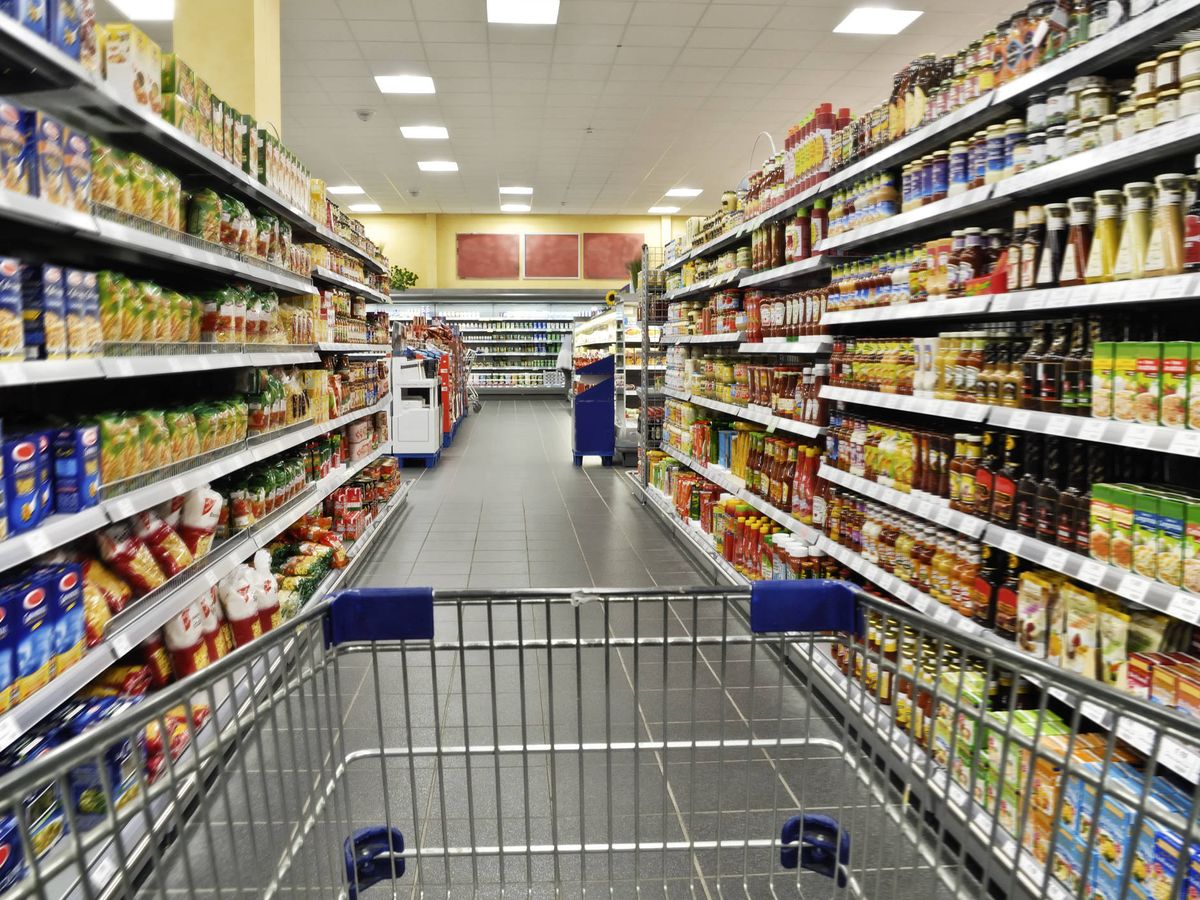 Foto: ¿Quién hace los productos que compramos en un supermercado? (iStock)