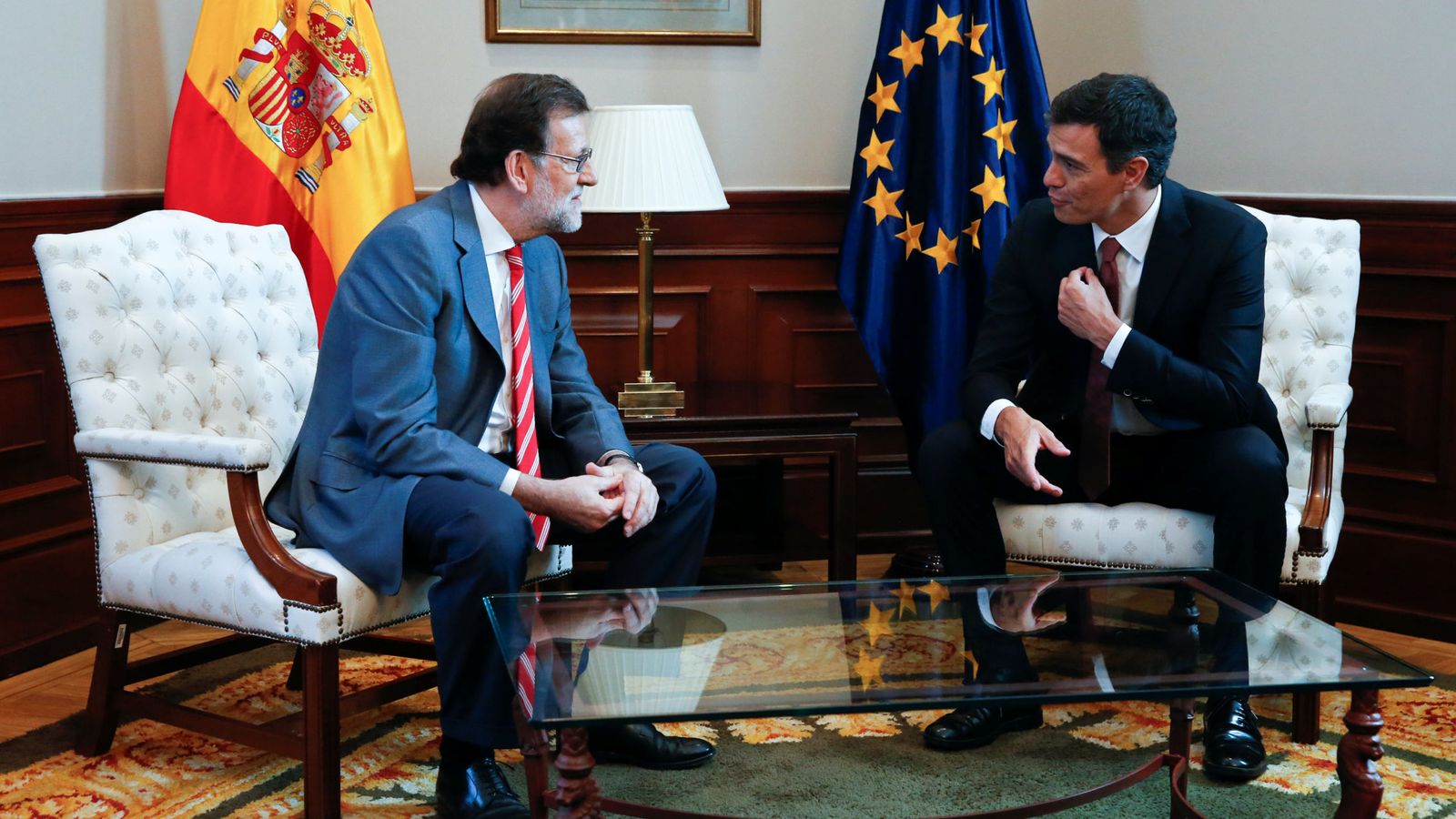Foto: El presidente del Gobierno en funciones, Mariano Rajoy, con el líder del PSOE, Pedro Sánchez. (Reuters)