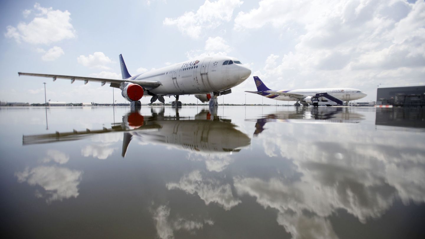 Un Airbus de la compañía Thai Airways en el aeropuerto Don Muang de Bangkok. (Reuters)