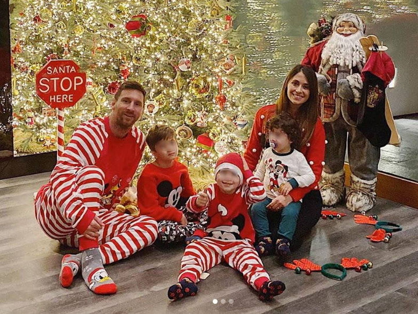 Leo Messi y familia deseando una feliz Navidad.