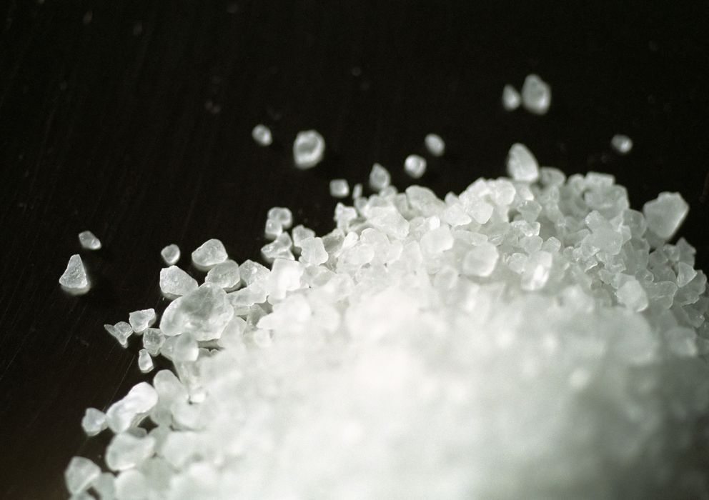 Foto: El abuso en el consumo de sal puede provocar graves problemas sanitarios. (Corbis)