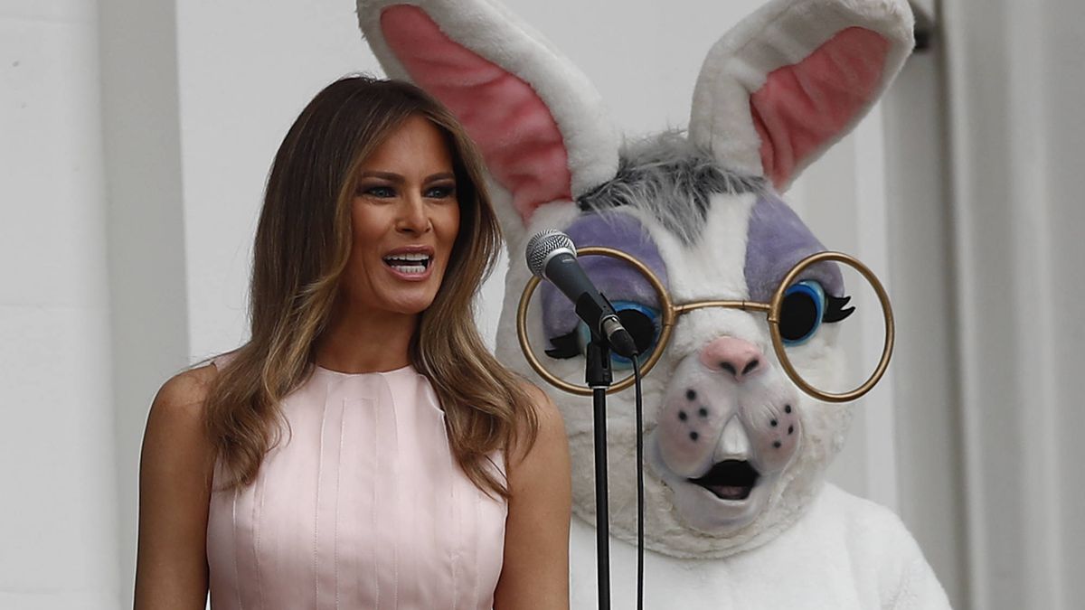 Los dos looks de Pascua de Melania Trump