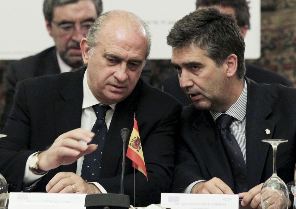 Foto: El ministro del Interior, Jorge Fernández Díaz (i), y el director general de la Policía, Ignacio Cosidó. (EFE)