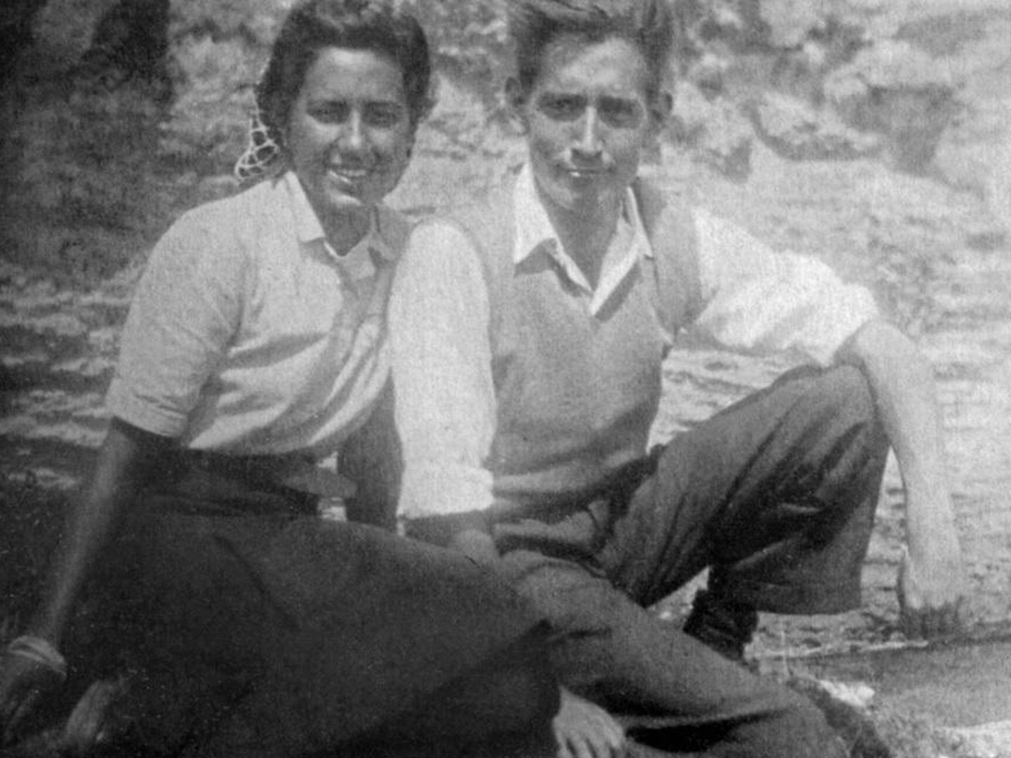 Miguel Delibes, con Ángeles de Castro cuando aún eran novios. (Fundación Miguel Delibes)