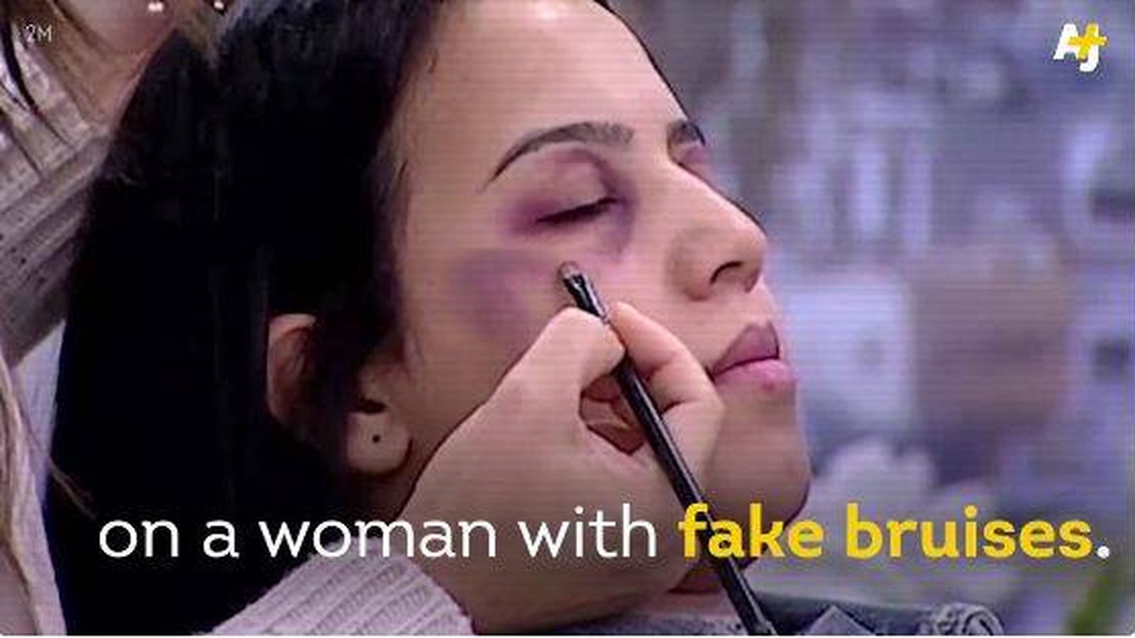 Foto: Tutorial de la televisión pública de Marruecos que enseña a maquillar golpes.