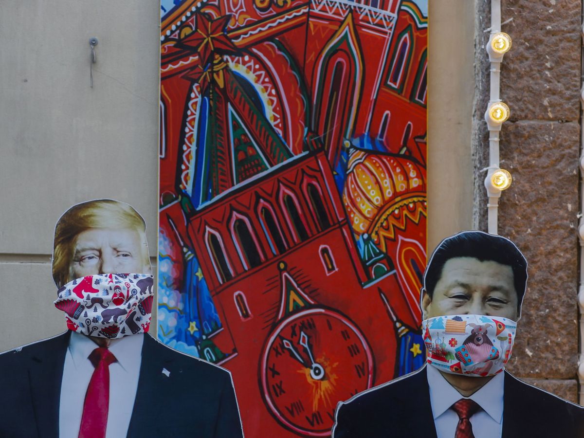 Foto: Figuras de Donald Trump y Xi Jinping en Rusia. (Reuters)