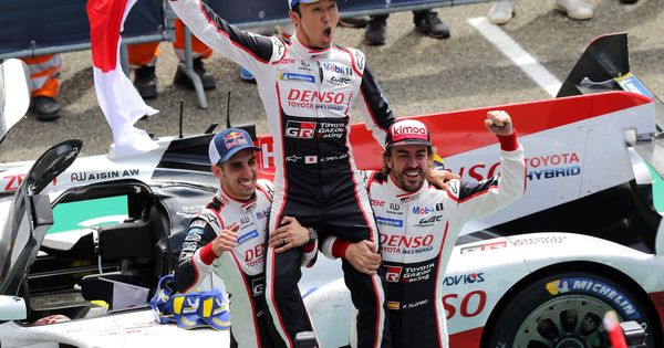 Foto: La victoria en Le Mans fue un hito histórico para Toyota y para Alonso (EFE)