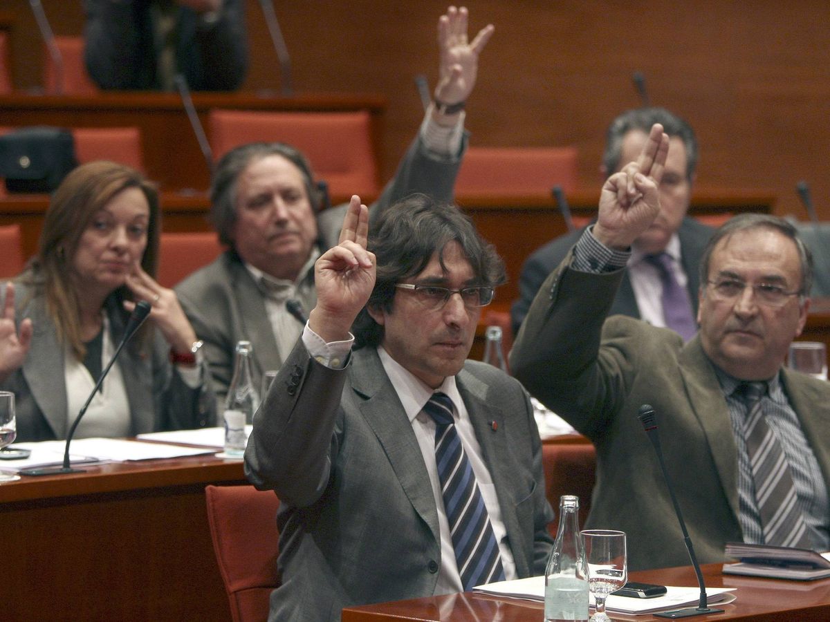 Foto: Joan Ferrán, en primer plano a la derecha, en una imagen de archivo. (EFE/Andreu Dalmau)