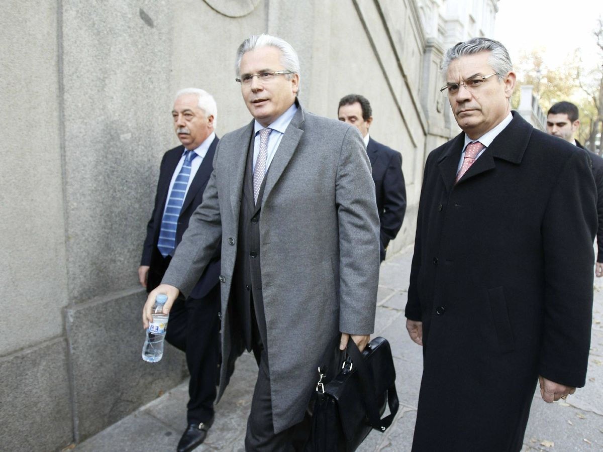 Foto: Garzón llega al TS para declarar ante el magistrado Manuel Marchena en 2011. (EFE/Juan Carlos Hidalgo)