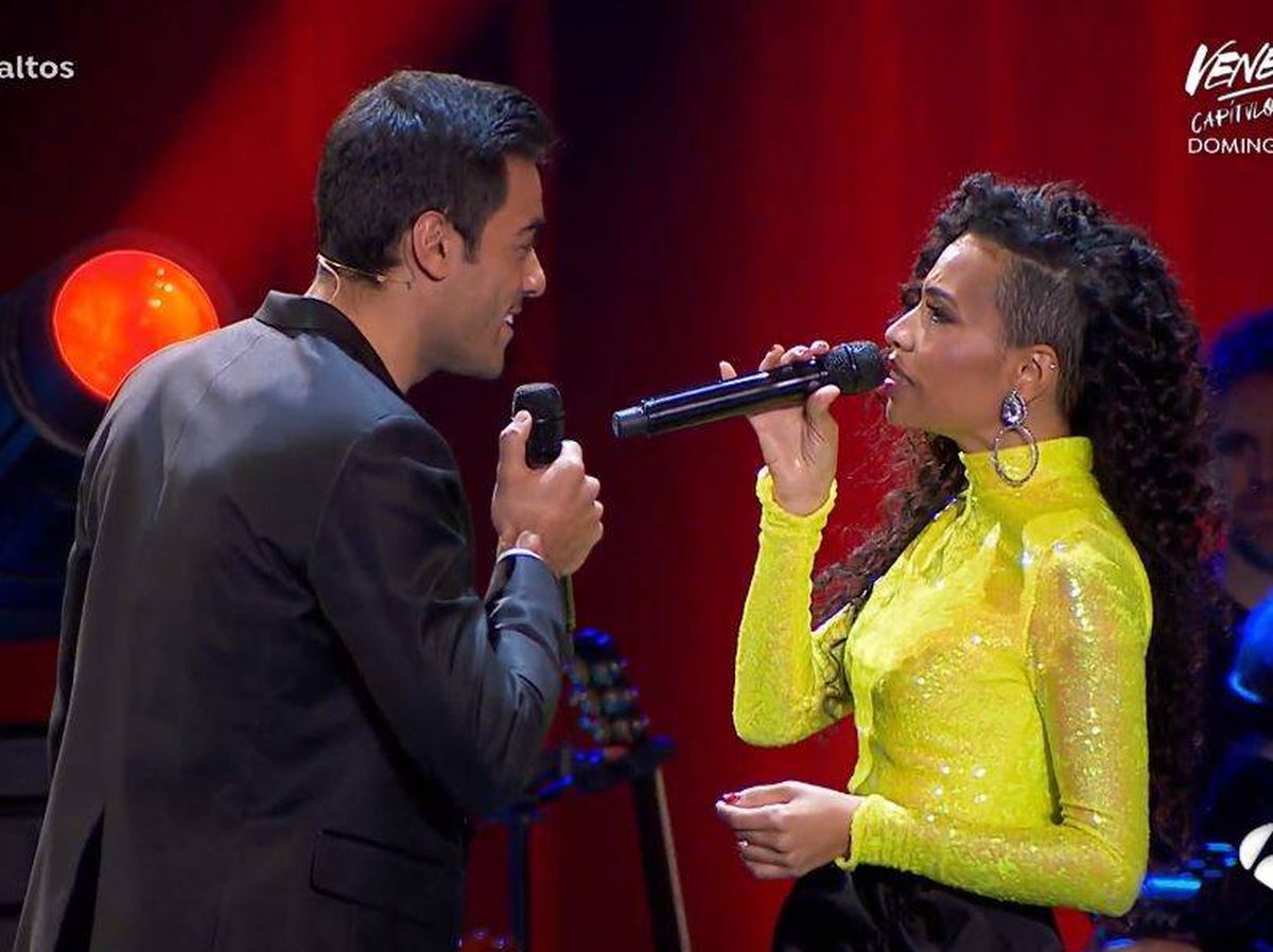 Foto: Carlos Rivera y Daniela Pobega, en 'La voz'. (Atresmedia Televisión)