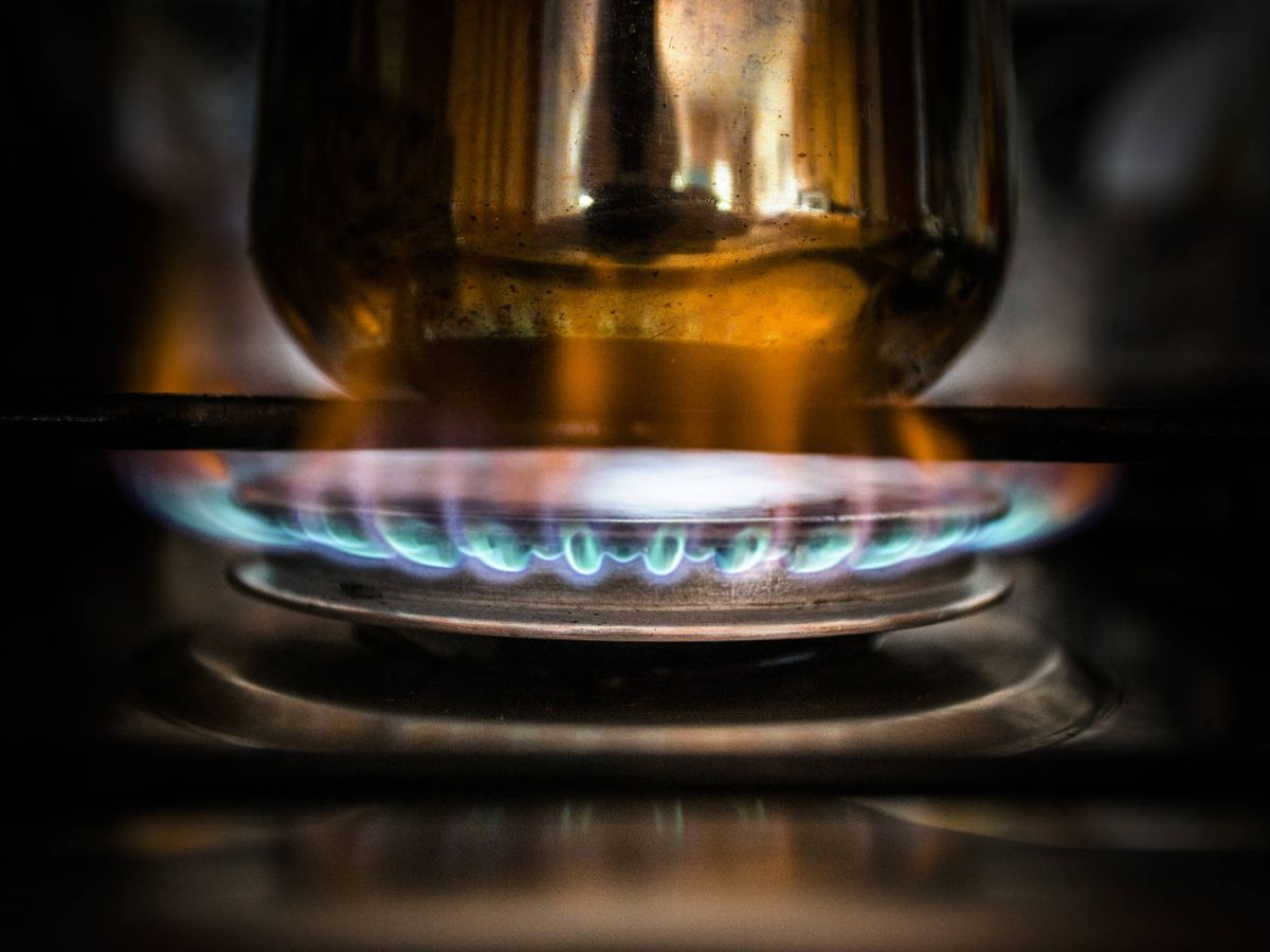 Foto: El fuego de las cocinas de gas emite partículas tóxicas (iStock)