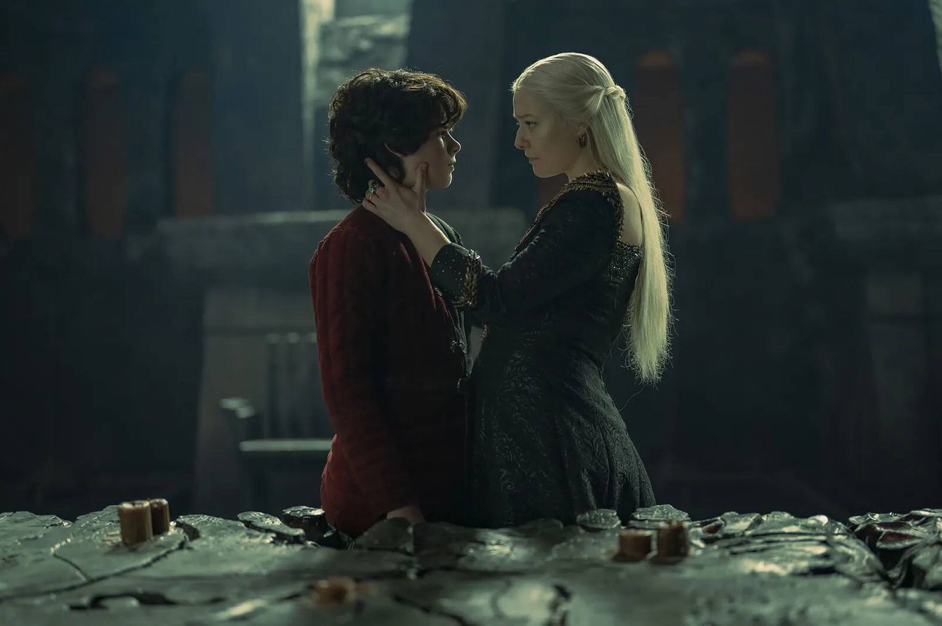 Lucerys Velaryon (Elliot Grihault) y Rhaenyra Targaryen (Emma D'Arcy). (HBO)
