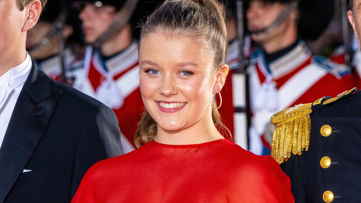 El 'todo al rojo' de Isabella de Dinamarca para su debut en el Jubileo de la reina Margarita
