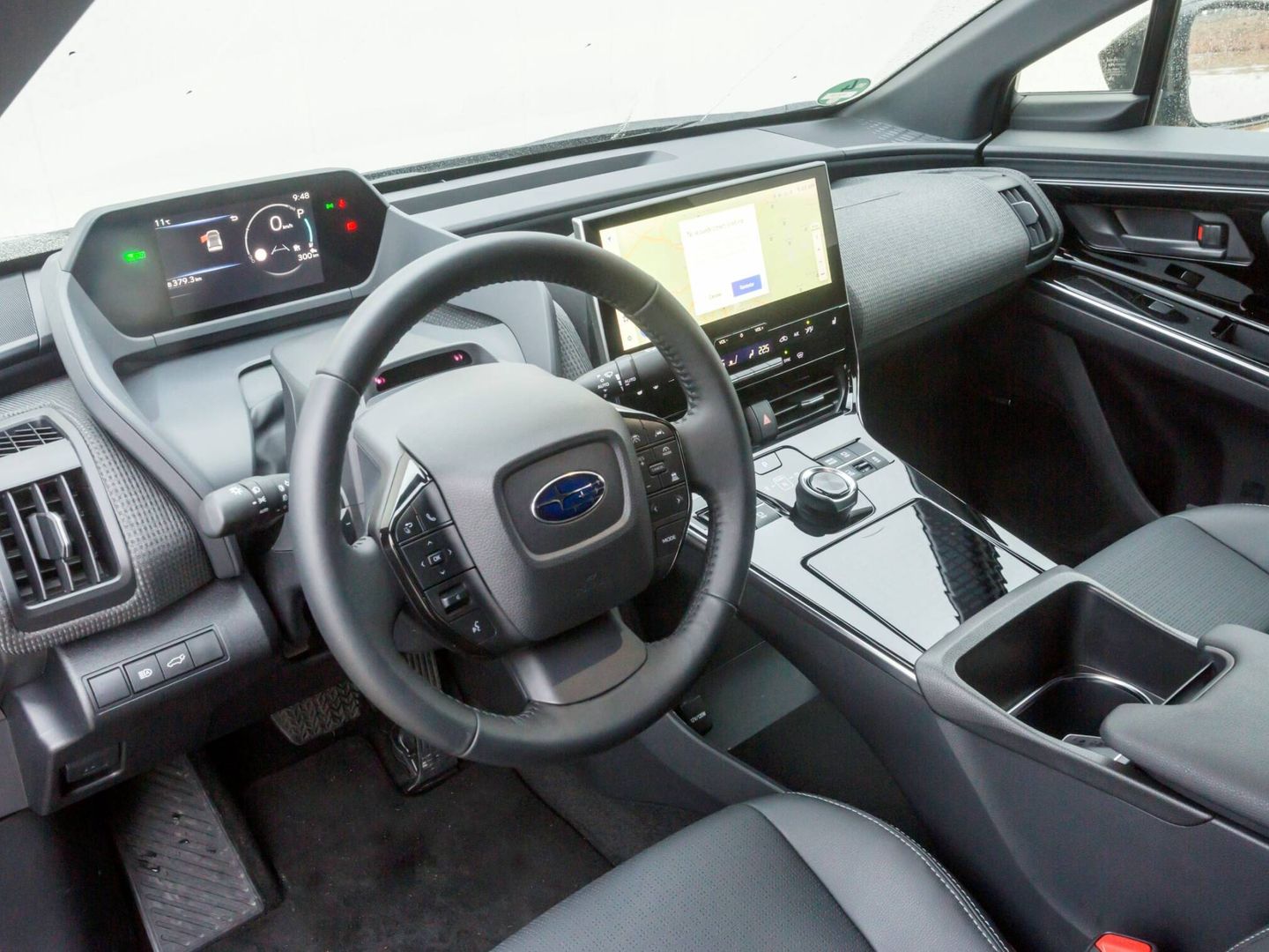 En principio, Subaru no ofrecerá el volante con dirección eléctrica que sí recibirá el Toyota.