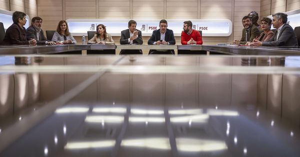 Foto: Reunión de la gestora del PSOE. (EFE)