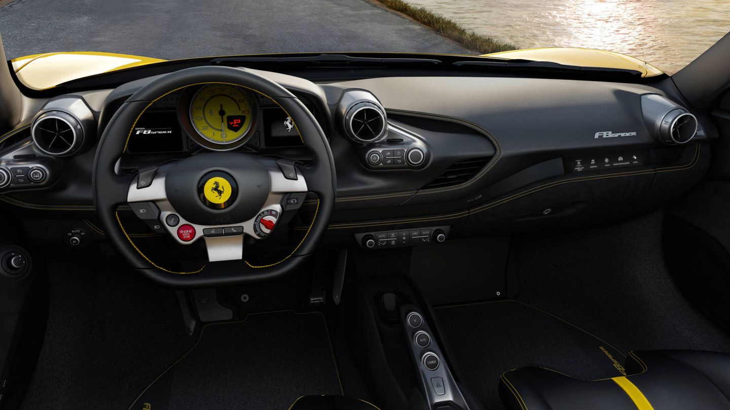 Interior del Ferrari F8 Spider.