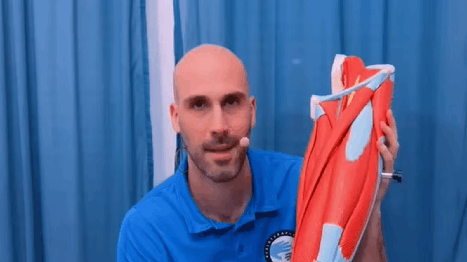 Marcos Sacristán, fisioterapeuta: "Alrededor de la rodilla hay cuatro paredes de músculo que la estabilizan"