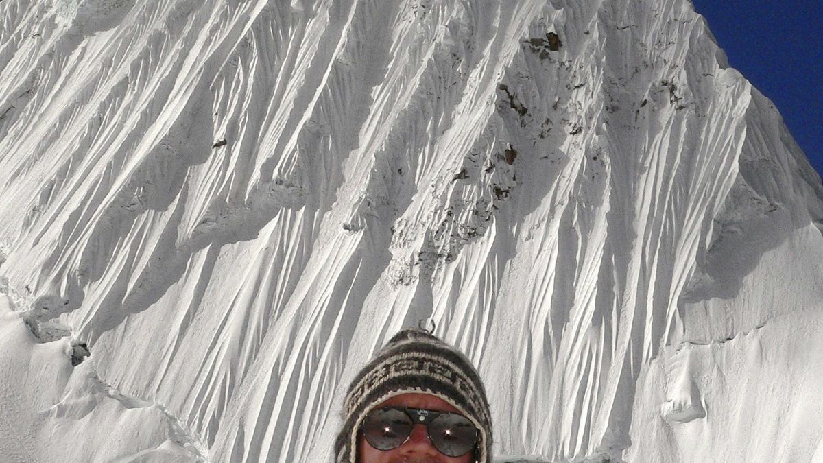 "Asustado", con botas, guantes y frontal, así pasó la última noche un español en el Everest