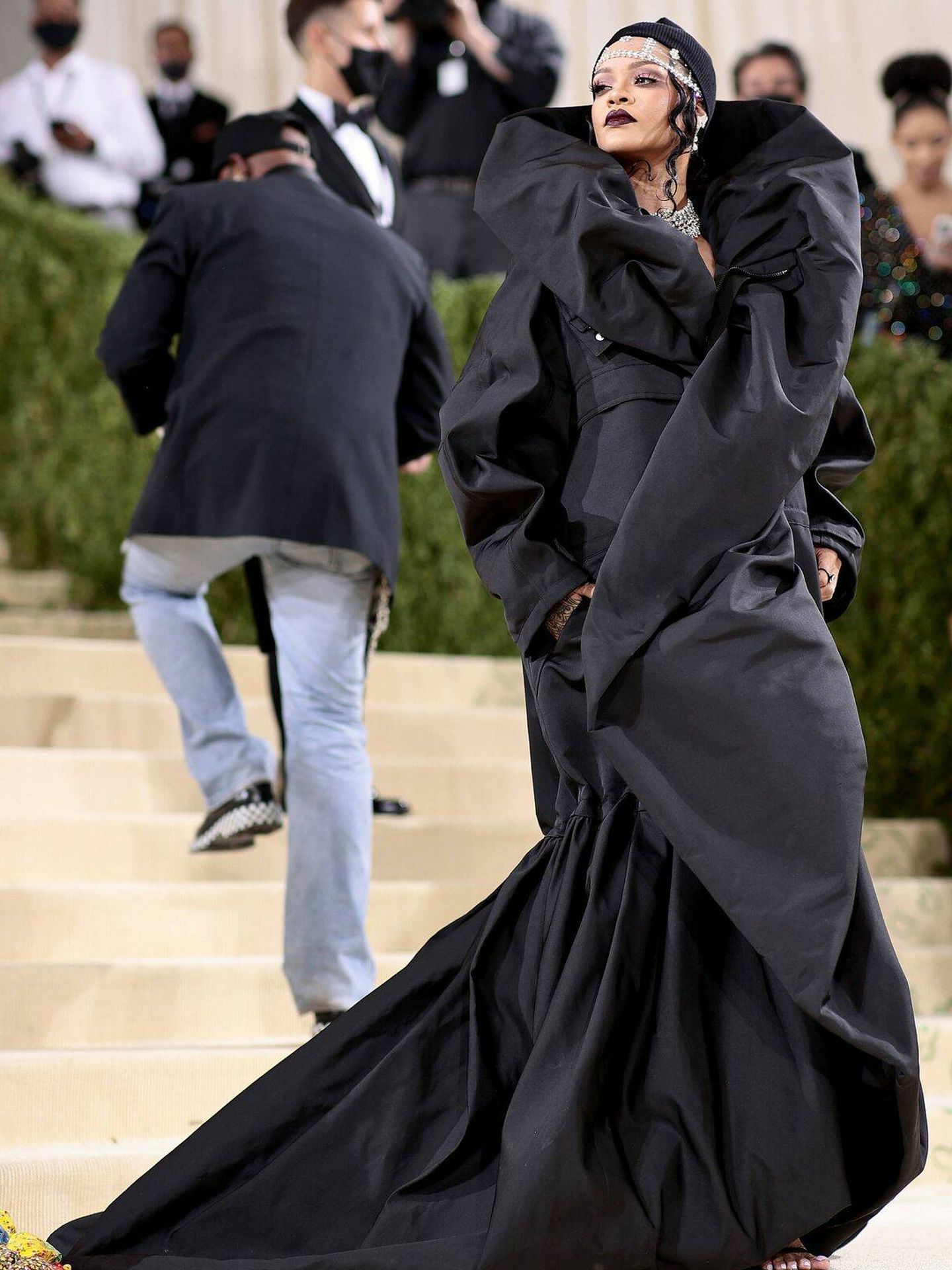 Rihanna vestida de Balenciaga. (Getty)