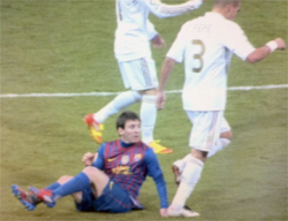Foto: Un socio del Barça denuncia a Pepe en el juzgado de guardia