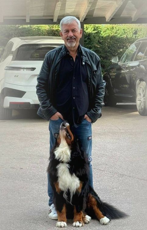El actor y presentador Carlos Sobera, padrino del Perrotón, con su perra Martina