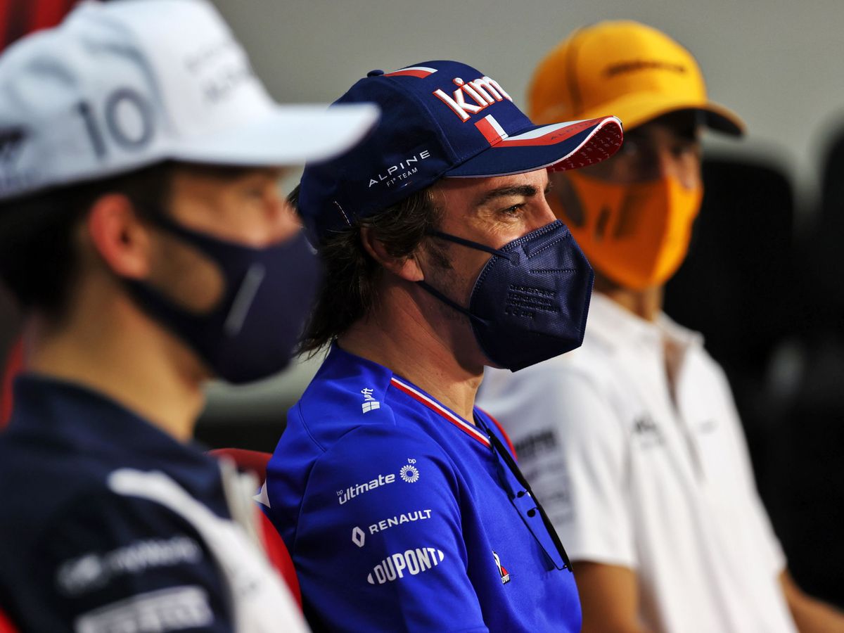 Foto: Fernando Alonso, en la rueda de prensa de la pretemporada en Bahrein
