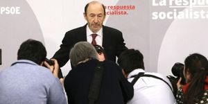 Rubalcaba busca 'pelea' con Rajoy sin cerrar antes las heridas del PSOE