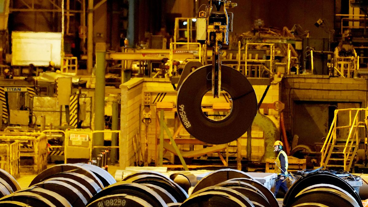 ArcelorMittal cae un 3,81% tras recortar por segunda vez en un mes su producción