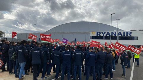 Ryanair prevé cerrar su centro de reparación en Sevilla por el choque con los sindicatos