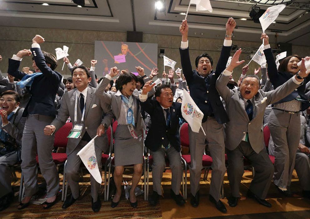 Foto: El Primero Ministro japonés Shinzo Abe celebra la designación de Tokio (Reuters)