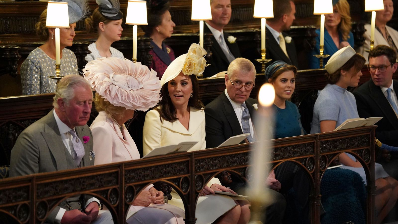 Foto: La duquesa de Cambridge, entre la duquesa de Cornwall y el príncipe Andrés. (Reuters)