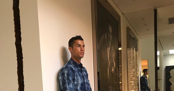 Foto: Cristiano Ronaldo, en una imagen compartida por él dentro de su casa de Madrid. (Instagram)