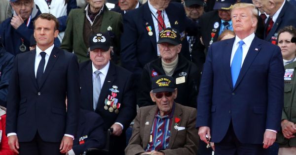 Foto: Macron y Trump, junto a veteranos de ambos bandos en el homenaje al Desembarco de Normandía