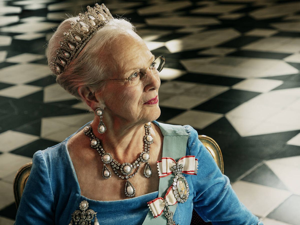 Foto: La reina Margarita de Dinamarca, en la foto oficial de sus 50 años como reina. (Kongehuset/Morten Abrahamsen)