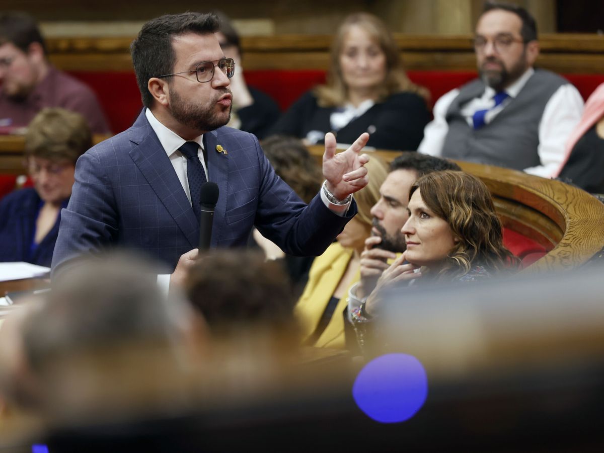 Foto: Aragonès, esta mañana en el Parlament. (EFE/Toni Albir)