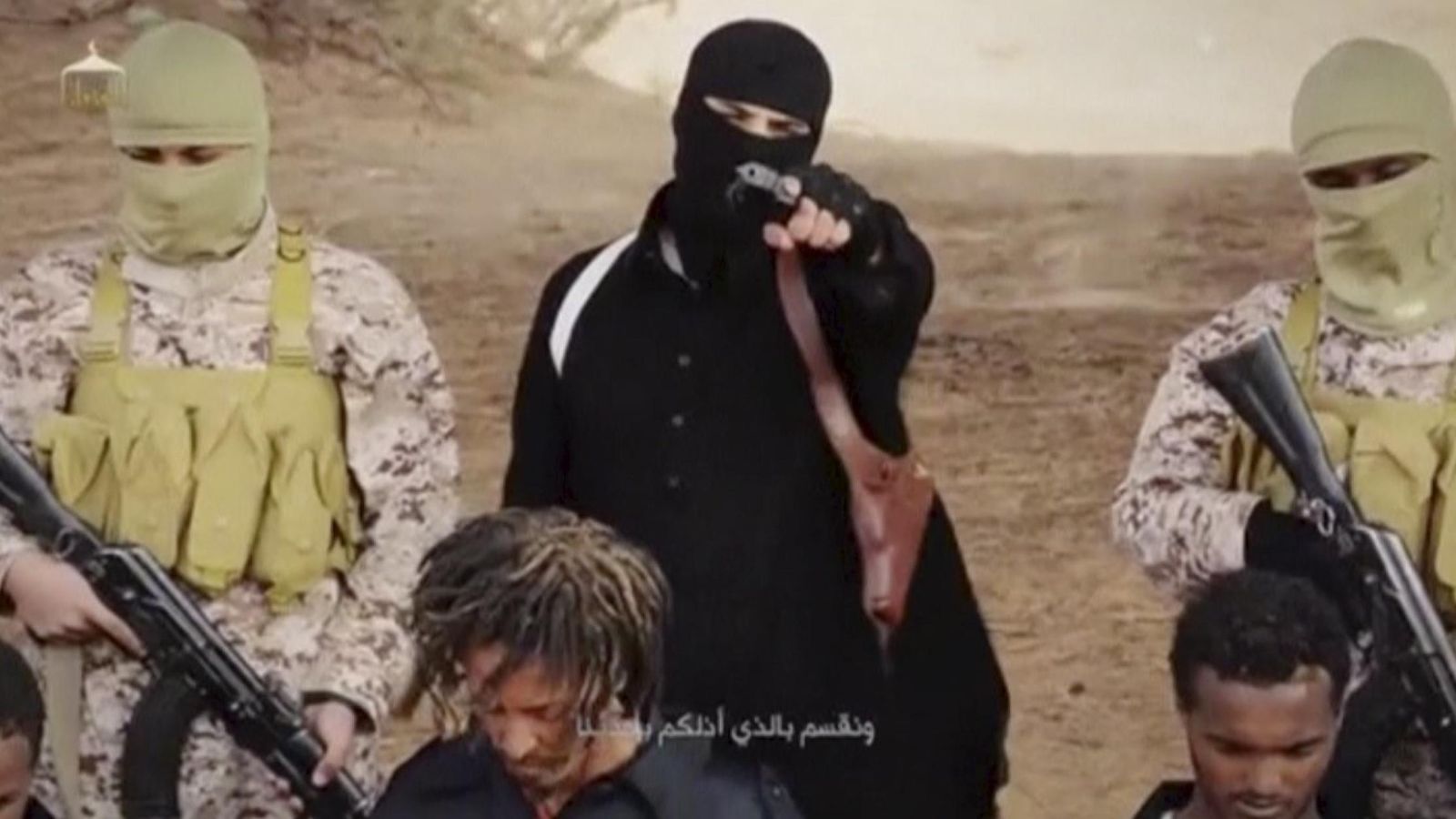 Foto: Un miliciano del Estado Islámico en una imagen de un vídeo difundido por el ISIS sobre la presunta ejecución de cristianos etíopes en Libia (Reuters). 
