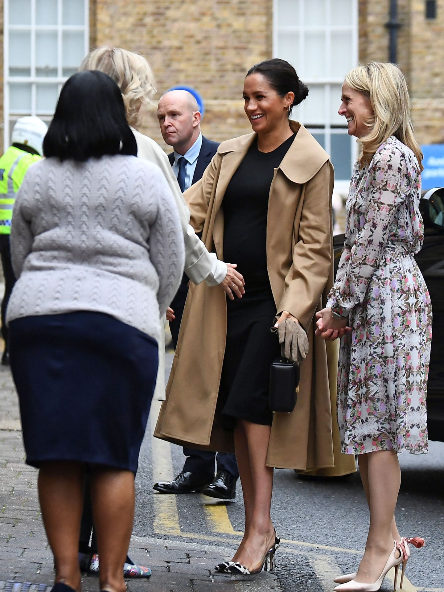 Meghan, con un bolso de Victoria Beckham en 2019 cuando todavía era miembro oficial de la Casa Real británica. (Reuters)