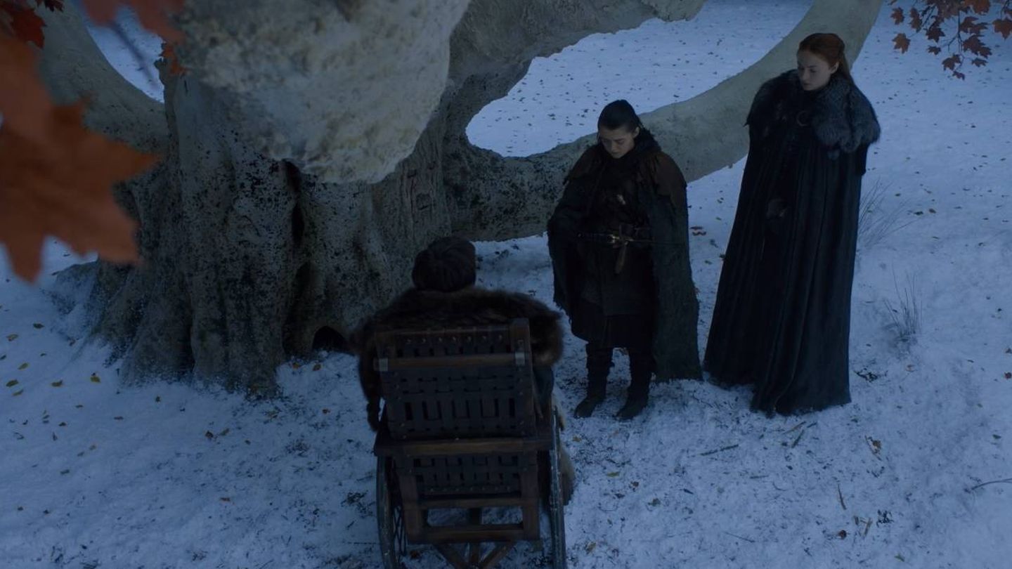Imagen del cuarto capítulo de la séptima temporada con Bran, Arya y Sansa reunidos en el arciano