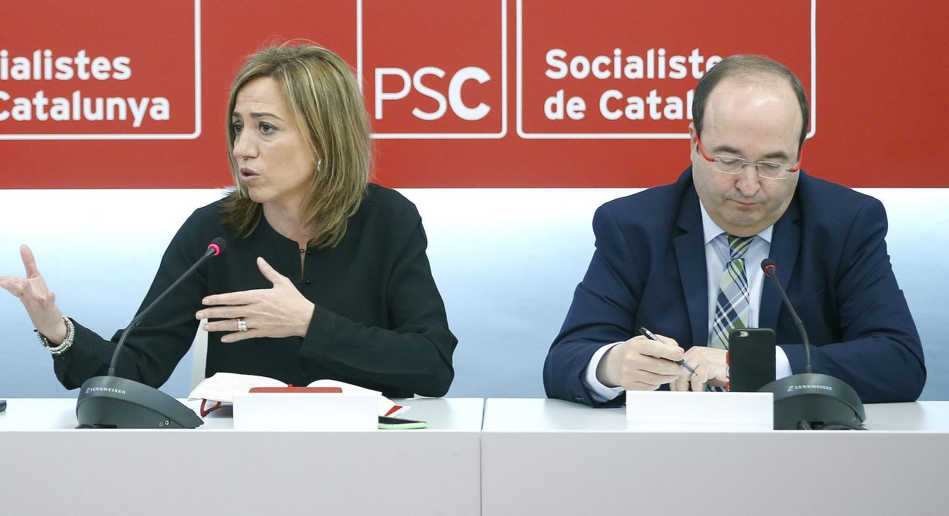 Carme Chacón, junto a Miquel Iceta, este 29 de abril en la ejecutiva del PSC. (EFE)