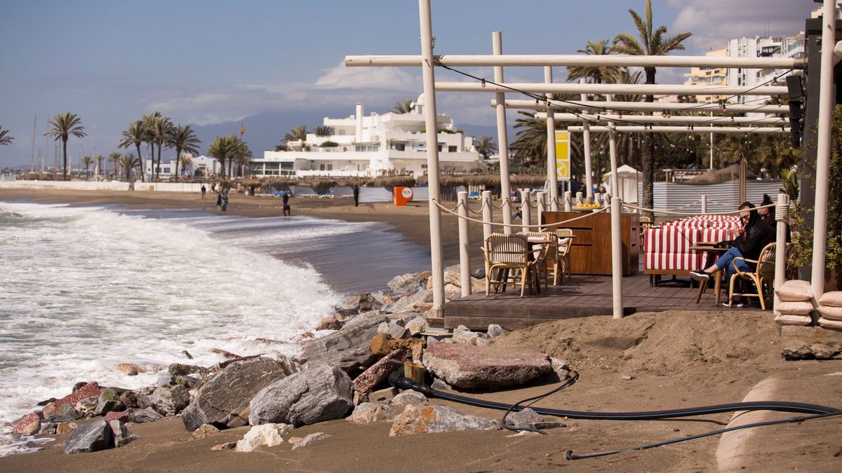 SOS en las playas de Marbella: la Milla de Oro arranca la temporada alta casi sin arena