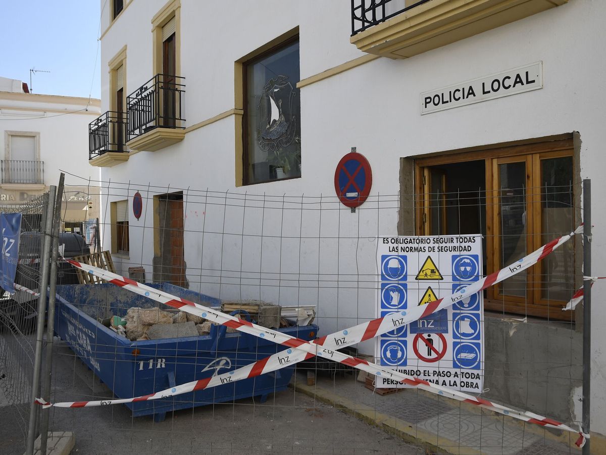 Foto: Lugar del apuñalamiento de la mujer asesinada en Dalías. (EFE/Carlos Barba)