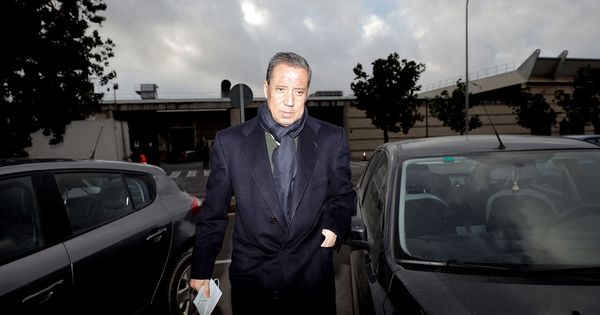 Foto: El expresidente de la Generalitat Eduardo Zaplana a su llegada a la oficina de presentaciones del juzgado de guardia de Valéncia. (EFE)