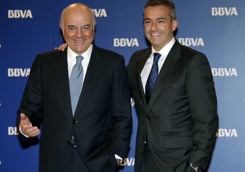 Foto: El presidente de BBVA, Francisco González, junto al consejero delegado, Ángel Cano