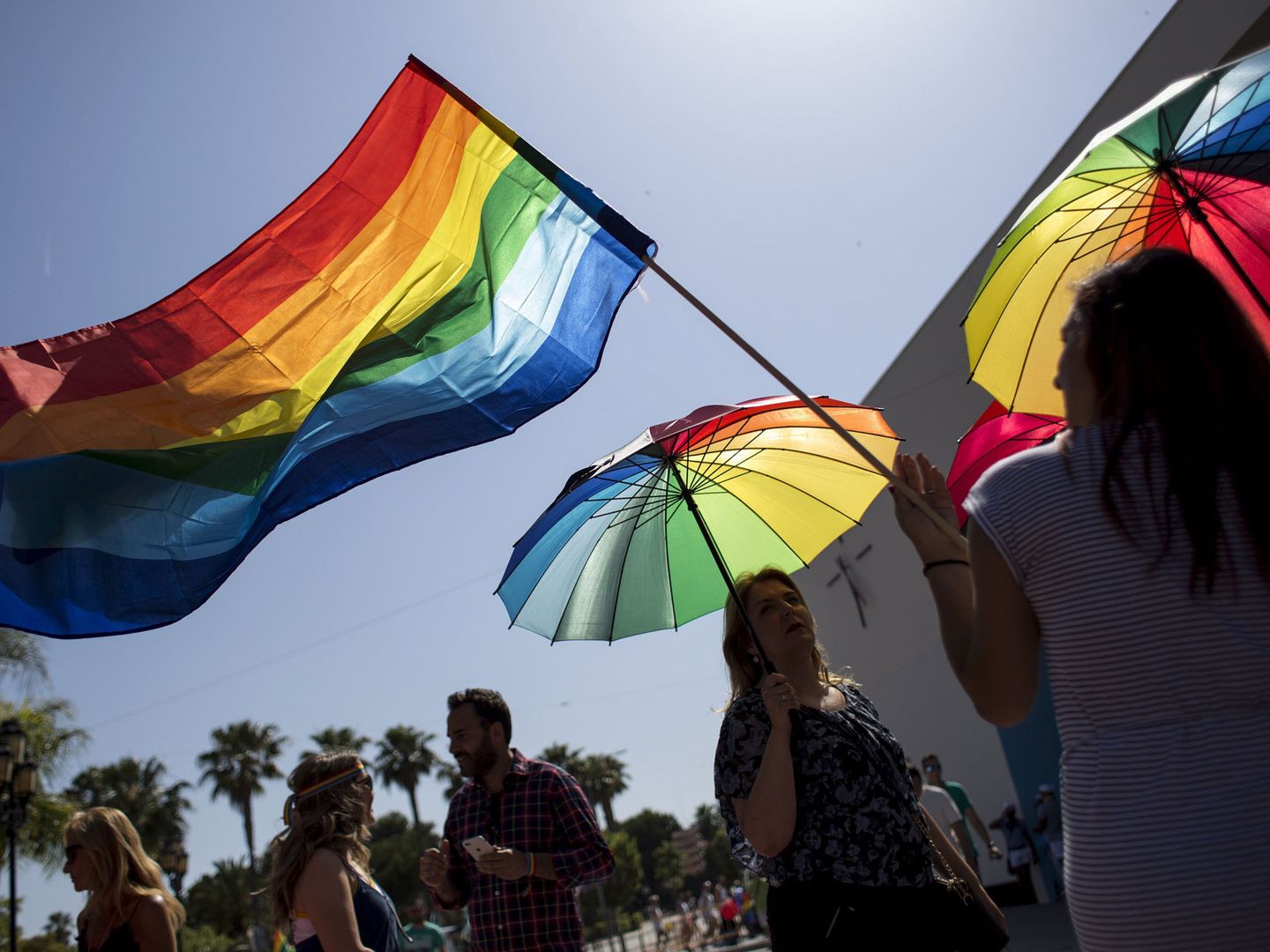 Participantes en la Marcha del Orgullo del Pride LGTBI en Torremolinos (Málaga). (EFE)